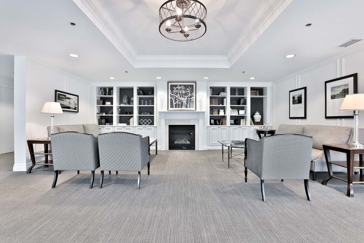 20 Scrivener Square Suite 811 in Rosedale, Toronto