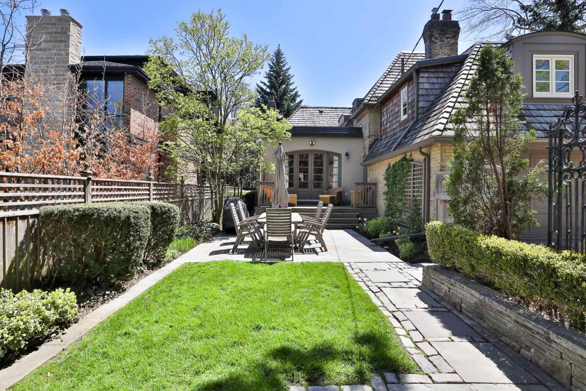 148 Strathallan Boulevard in Lytton Park, Toronto Maggie Lind Team