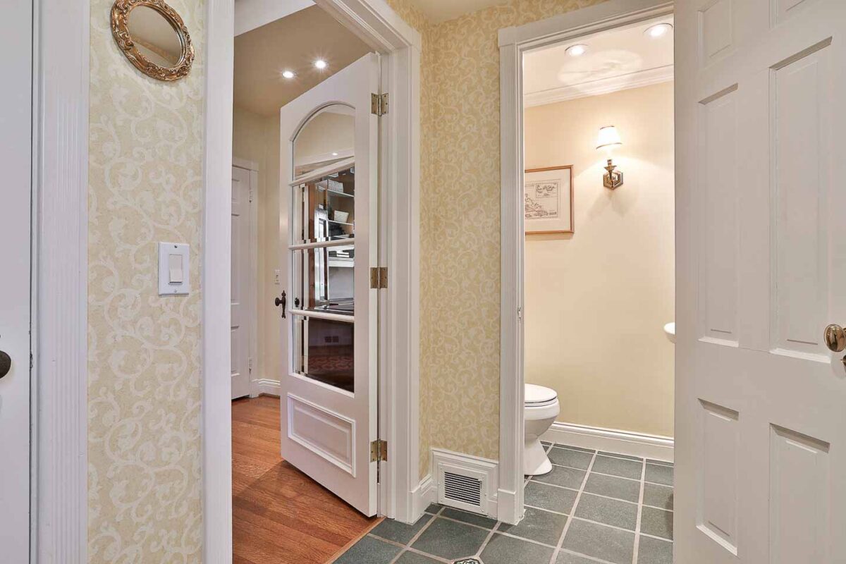 148 Strathallan Boulevard in Lytton Park, Toronto - Maggie Lind Real Estate Team