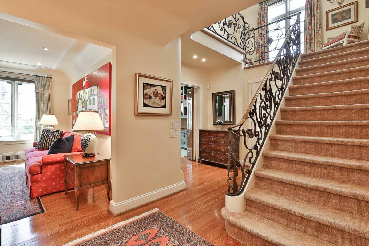 148 Strathallan Boulevard in Lytton Park, Toronto - Maggie Lind Real Estate Team
