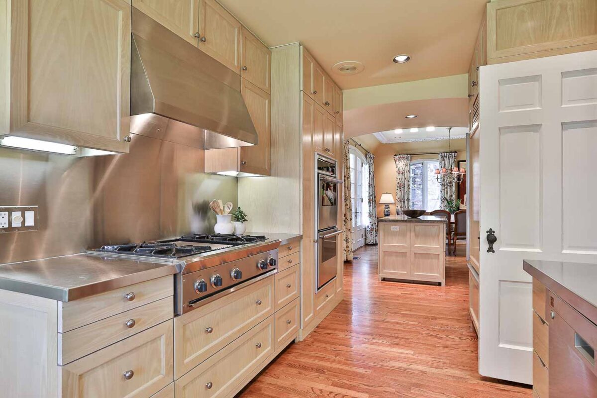 148 Strathallan Boulevard in Lytton Park, Toronto - Maggie Lind Real Estate Team